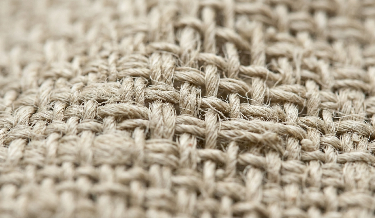 Détail macro de la trame d'un tissu en soie Mulberry Grade 6A pure